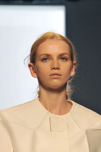 Look 3
